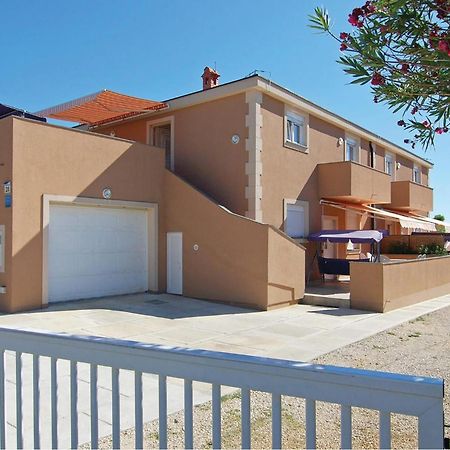 2 Bedroom Nice Apartment In Vir Exterior photo